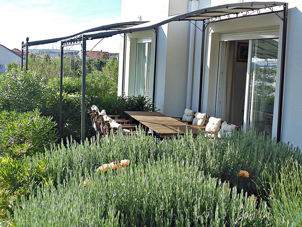 House Natali 70M From The Beach - Free Ev Top Up Rtina Exterior foto