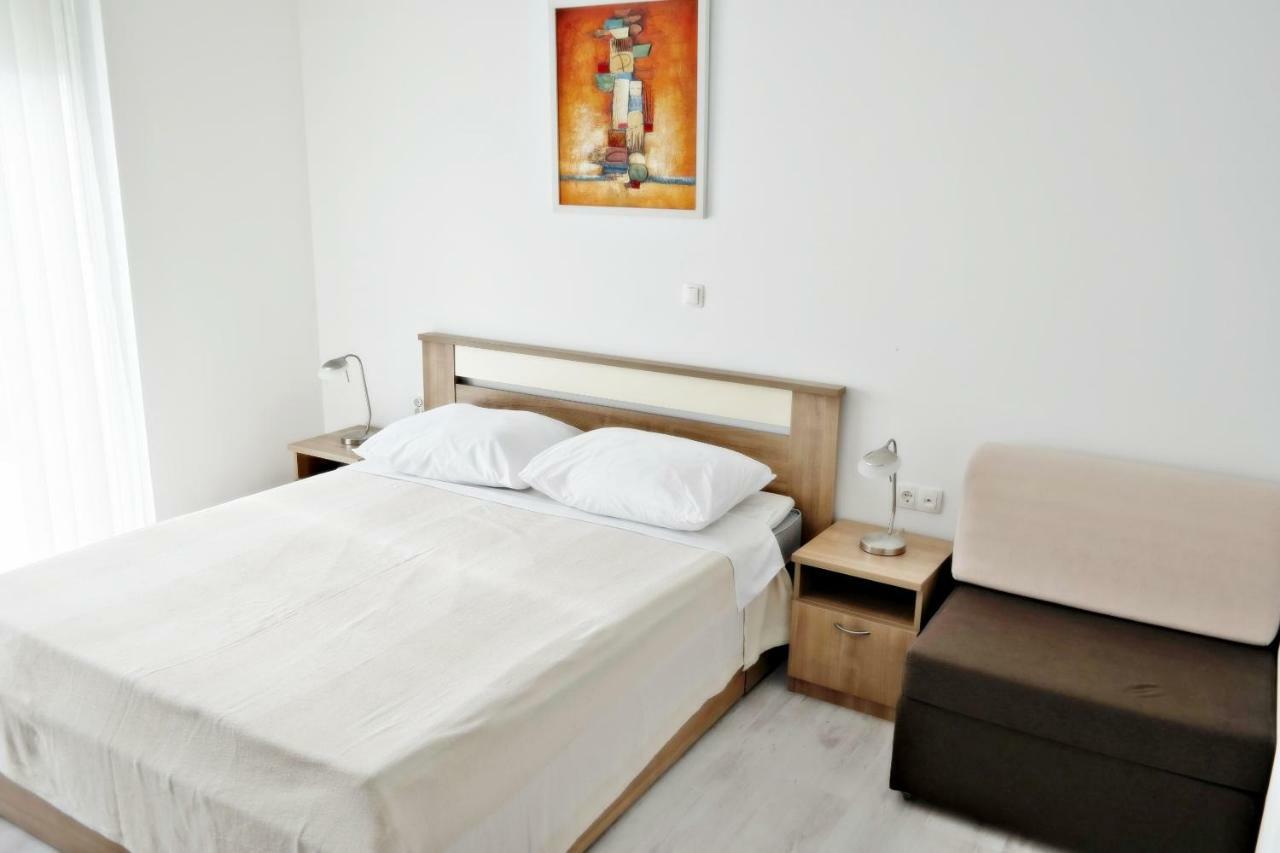 House Natali 70M From The Beach - Free Ev Top Up Rtina Exterior foto