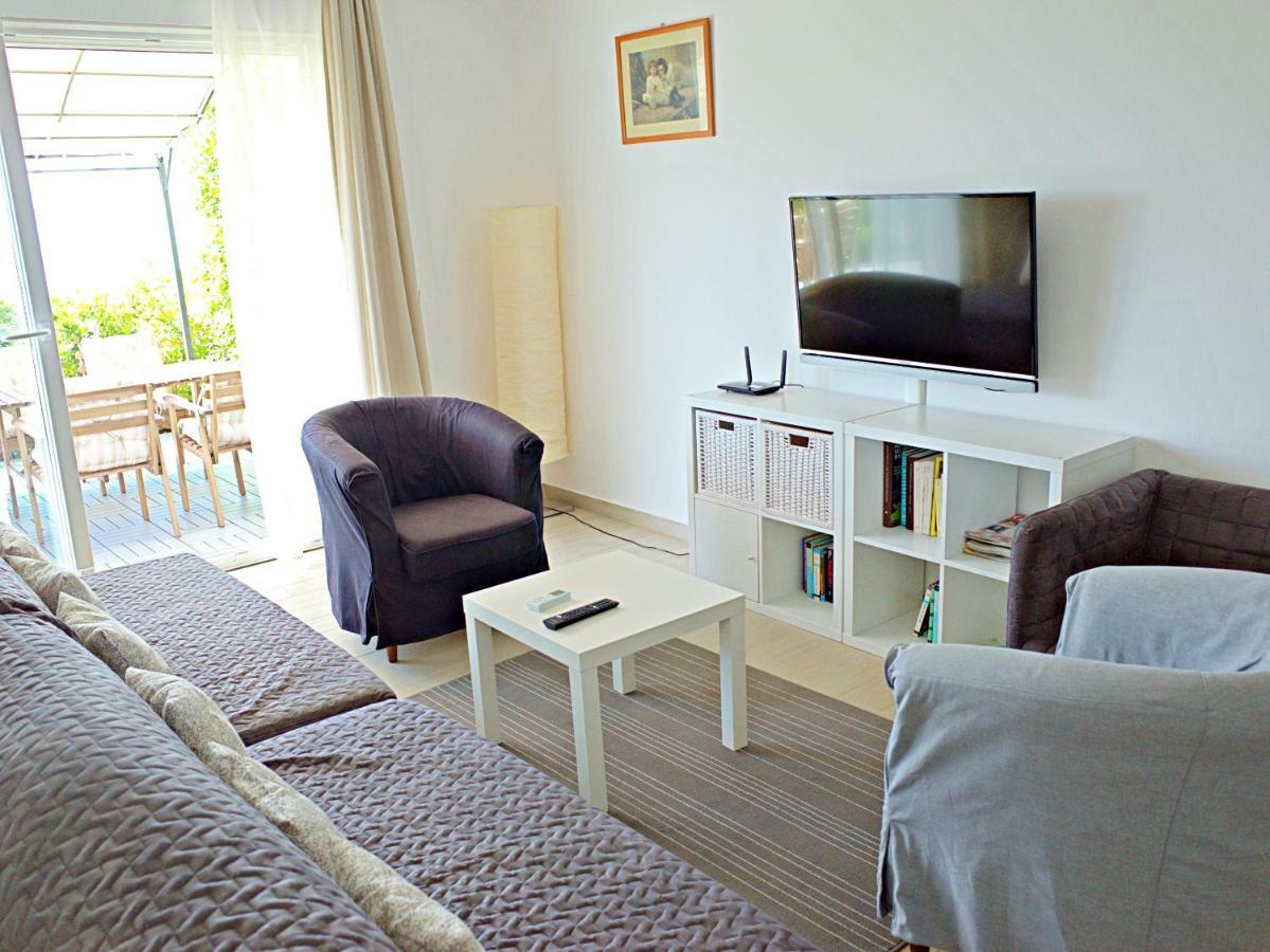 House Natali 70M From The Beach - Free Ev Top Up Rtina Exterior foto